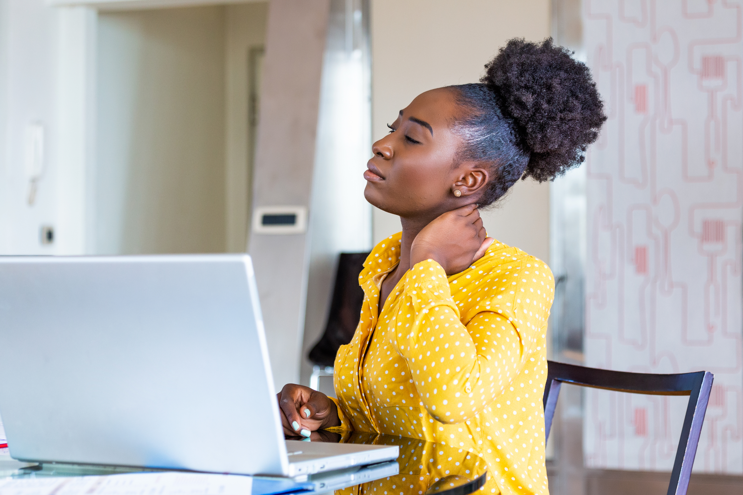 businesswoman shoulder and neck discomfort businesswoman shoulder and neck discomfort