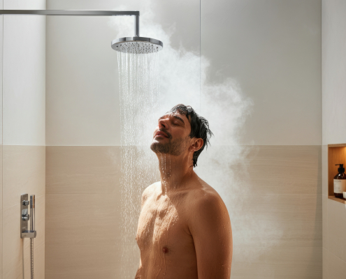 Cold and hot water therapy setup illustrating the hot shower after ice bath contrast protocol