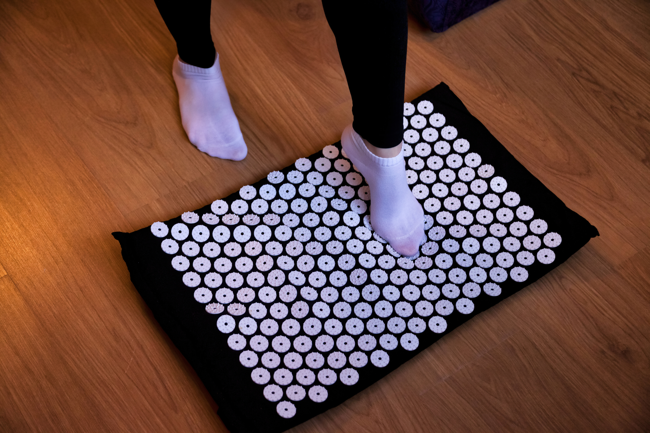 how to lie on acupressure mat for best results
